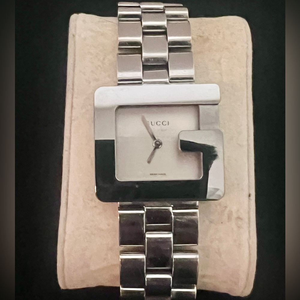 Authentic Gucci G-Watch 3600J perl face UNISEX!!!
Quartz Watch